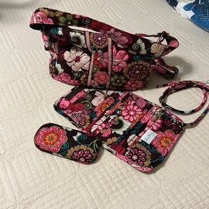 Like new 3 pc Vera bradley handbag, wallet and glass case